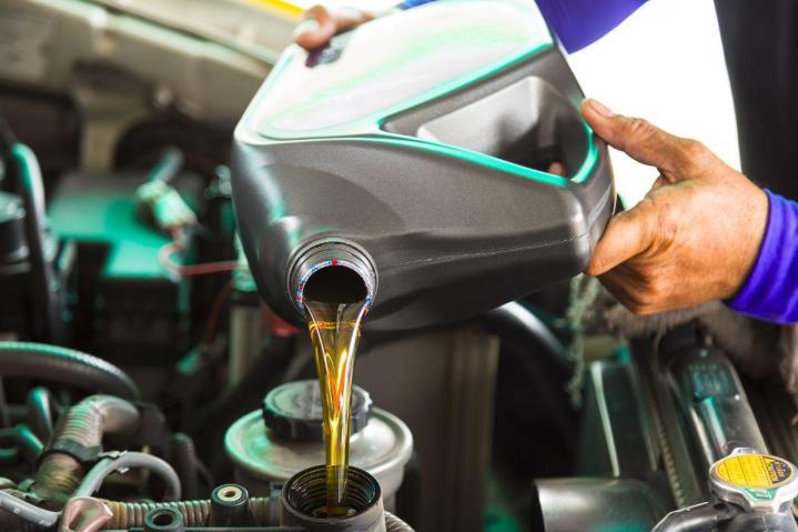 Nous proposons un service de vidange automobile dans notre garage à Chennevières-sur-Marne.